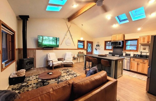 Kohls Ranch Cabin | Experience Applecross Chalet: Hike, Fish & Relax in a Hot Tub