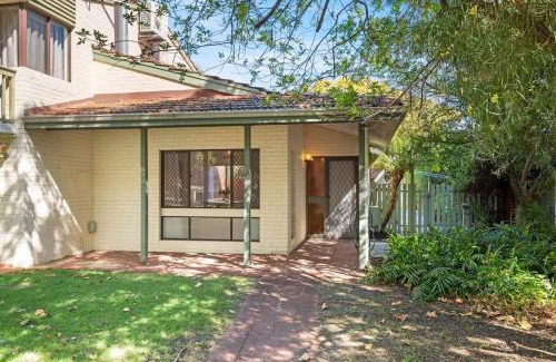 Applecross House | Discover Applecross Village Gem: Family-Friendly 4-Star Stay