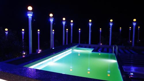 Irinjalakuda Bed & Breakfast | AppleLand City Athirapilly