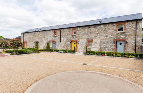Navan Apartment | Family-Friendly Stay at Apples Jade Apartment, Rated 10/10