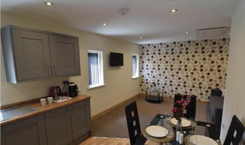 Newark Apartment | Explore Appleton Apartments: Highly Rated Stay Awaits You
