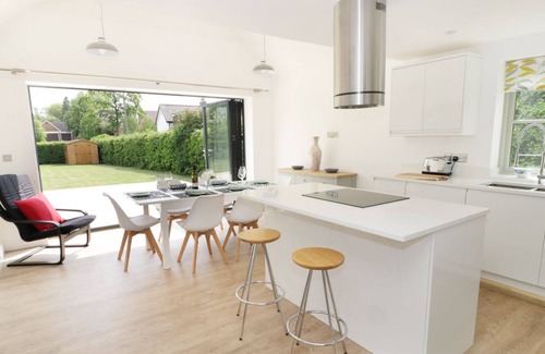 Pershore Cottage | APPLETREE COTTAGE, family friendly, with a garden in Pershore