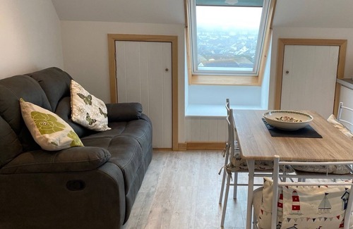 Isles of Scilly Bed & Breakfast | Top-Rated Appletree with Delightful Breakfast Included