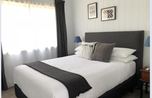 Forbes Bed & Breakfast | Welcoming Appleyard Bed and Breakfast with Hot Tub & Dining