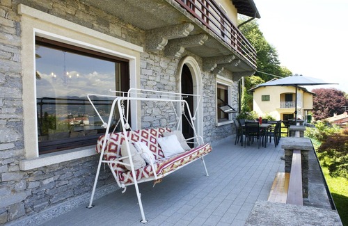 Carciano Villa | Spacious 6-Room House with Panoramic Lake Views