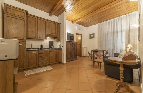 Rione XVI Ludovisi Apartment | Experience La Dolce Vita: Elegant Apartment with Kitchen