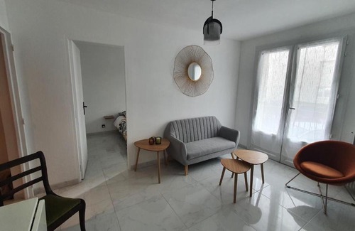 Les Cevennes Apartment | Comfortable Apartment for 2 with Parking and Wi-Fi