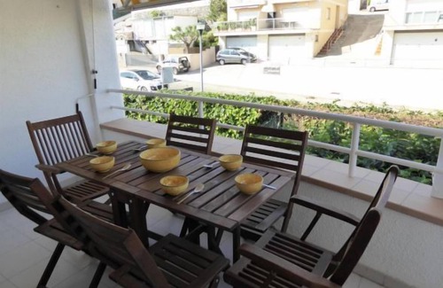 Llanca Apartment | Ideal Family Retreat with Pool Near Beach and Shops