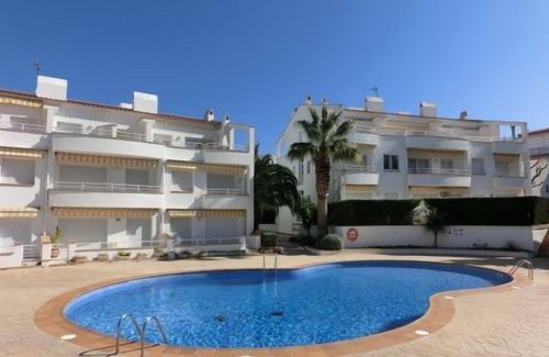 Llanca Apartment | Ideal Family Retreat with Pool Near Beach and Shops