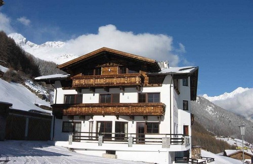 Soelden Apartment | Cozy Appt A for Ski Enthusiasts - Pet Friendly in Sölden