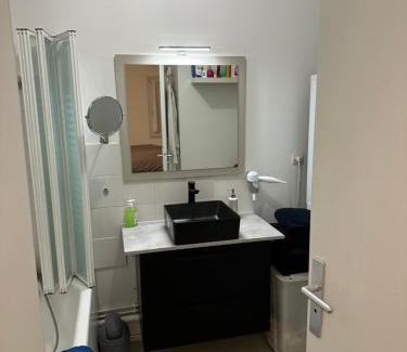 Plaisance Apartment | Modern Appt Entier Monparnasse with Terrace & Parking