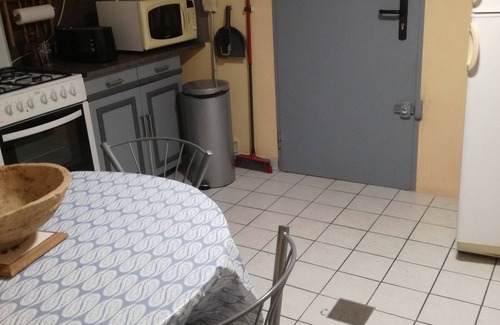 Le Taillan-Medoc Apartment | Tranquil Underground Apartment with Garden & Spa Amenities