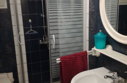 Le Taillan-Medoc Apartment | Tranquil Underground Apartment with Garden & Spa Amenities