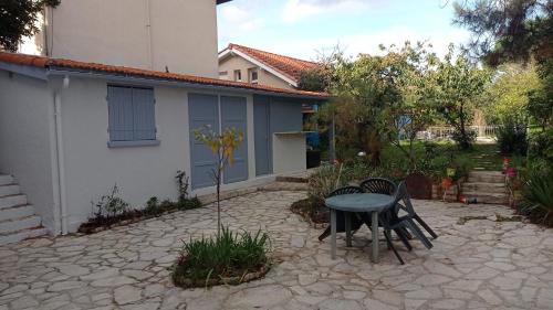 La Terrasse Apartment | Bright and Welcoming Apartment for Two with Pool Access