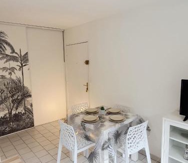 Le Couchant Apartment | Ideal Oceanfront Apartment with Pool, 300m from the Beach