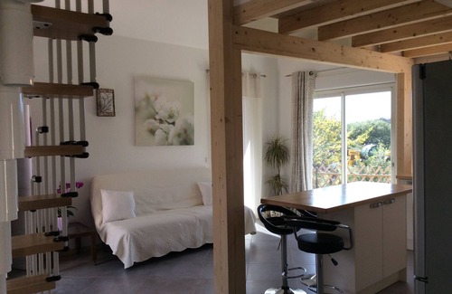 Figari House | Unwind at Appt Meublé: Oceanfront with Pool & Terraces
