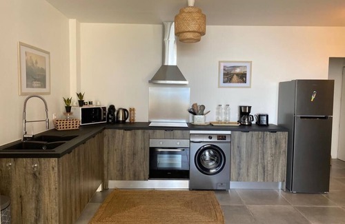 Saint-Leu Apartment | Ocean View Retreat with Spa and Hot Tub in St Leu