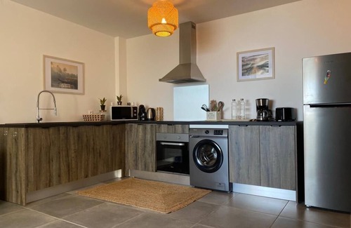 Saint-Leu Apartment | Ocean View Retreat with Spa and Hot Tub in St Leu