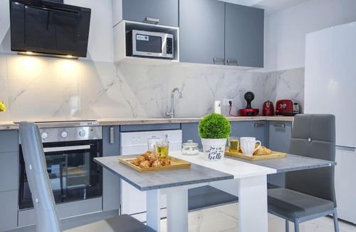 Rognac Apartment | Family-Friendly Apartment for 6 in Rognac - Book Now!