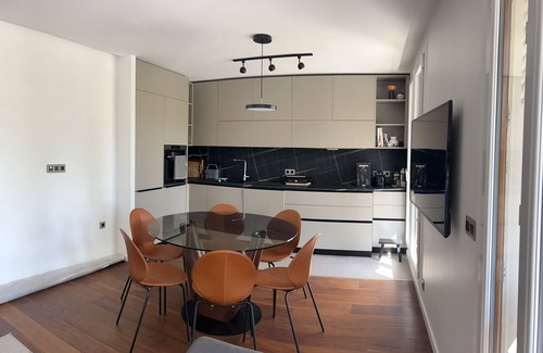 Issy-les-Moulineaux Apartment | Scenic River View Apartment Near Eiffel Tower & Roland-Garros