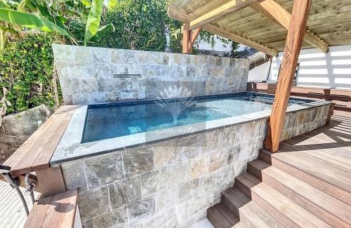 Perinet Apartment | Serenity Appt: Poolside Retreat with Ocean Views