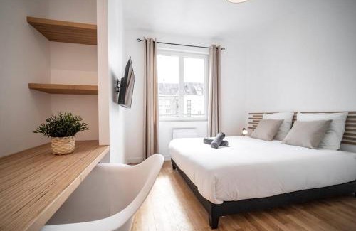 Saint-Jean Apartment | Visit APPT VUE SUR LE PORT DE CAEN - Central City Retreat