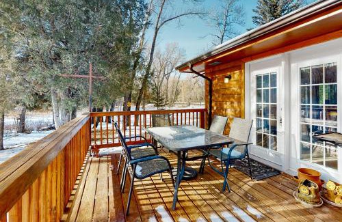 South Fork House | Relax at Après at Apache: Pet-Friendly with Hot Tub Access