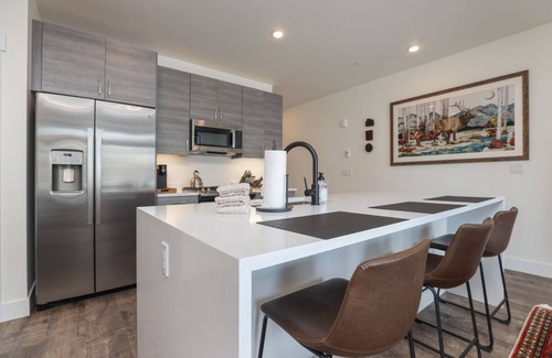 Silverthorne Condo | Inviting Après Shores Condo: Premier Riverfront Escape