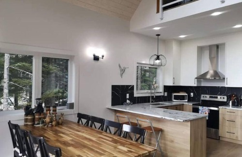 Hemlock Valley Cabin | Après-Ski Lodge: Guest Rated 10/10 with Premium Amenities