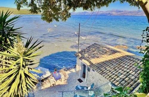 Apraos Villa | Beachfront Studio with Ocean View at Apraos by DadoVillas
