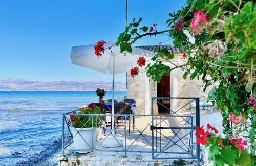 Apraos Villa | Beachfront Studio with Ocean View at Apraos by DadoVillas
