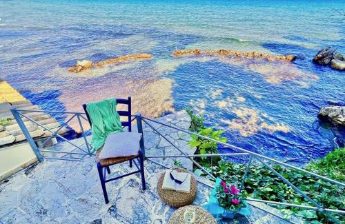 Apraos Villa | Beachfront Studio with Ocean View at Apraos by DadoVillas