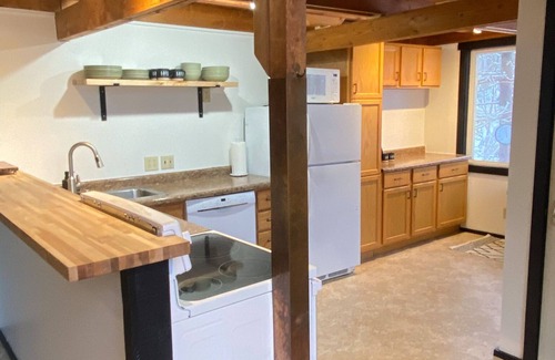 Upson Cabin | Apres' Haus: Cozy A-Frame Retreat with Fireplace & Spa