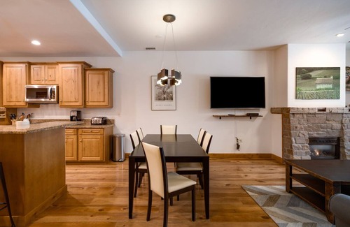 Old Town Condo | Pet-Friendly Aprés on Yampa: Modern Downtown Retreat