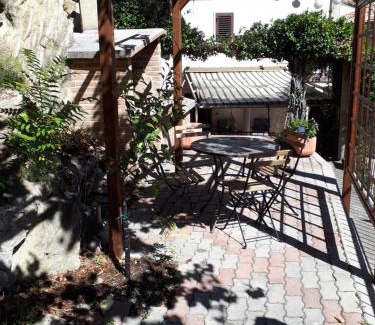 Roccascalegna House | Family-Friendly Apricot House with Outstanding 9.2 Rating