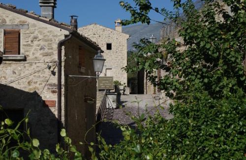 Roccascalegna House | Family-Friendly Apricot House with Outstanding 9.2 Rating