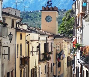Roccascalegna House | Family-Friendly Apricot House with Outstanding 9.2 Rating