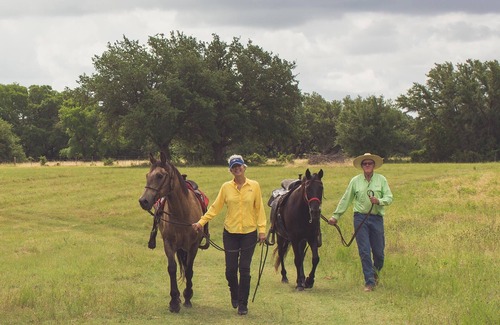 Lometa RV Rental | Unforgettable Eclipse Stay at Boon Dock: 10/10 Rated!