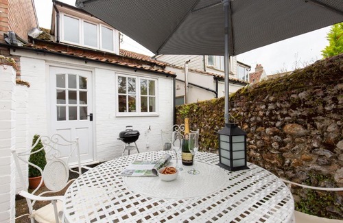 East Rudham House | Pet-Friendly April Cottage: A Cozy Getaway Awaits