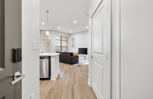 Deep Ellum Apartment | Your Perfect Stay Awaits with No Cleaning Fees!