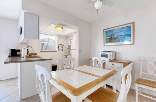 Pompano Beach Apartment | Beachside Apt#1 with BBQ & Ocean View - Guest Rated 10/10