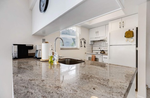 Pompano Beach Apartment | Beachside Apt#1 with BBQ & Ocean View - Guest Rated 10/10