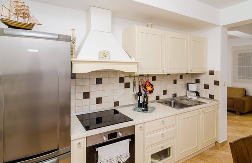 Duboka Apartment | Beachside Retreat: 3BR Apartment Steps From Private Beach