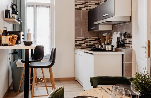Valenciennes Apartment | Apt 102-Apartment-Ensuite with Shower