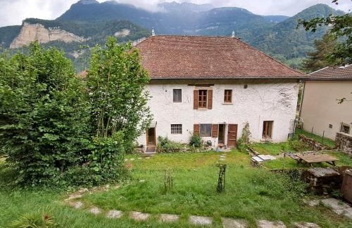 Saint-Joseph-de-Riviere Apartment | Family-Friendly Gite aux 1000 chemins with High Guest Rating