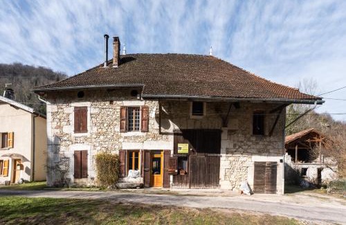 Saint-Joseph-de-Riviere Apartment | Family-Friendly Gite aux 1000 chemins with High Guest Rating