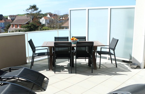 Wimereux Apartment | Beautiful Oceanfront Apartment with Pool and Terrace
