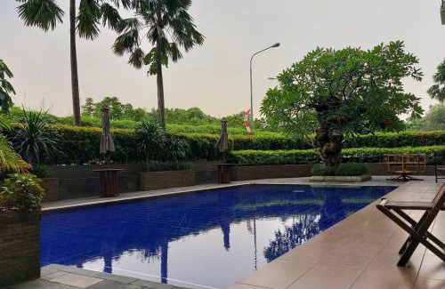 Sunter Apartment | Cozy 2 BR Apartment with Pool and Netflix at Sunter Park