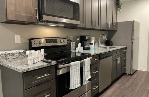 Leavenworth Apartment | Cozy Apt 255: Sleek Getaway Minutes from Ft Leavenworth