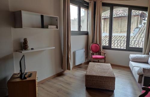 Vic Apartment | Cozy Attic Apartment in the Heart of Vic - Family Friendly